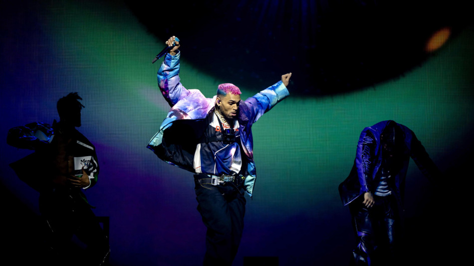 Chris Brown accusato di lesioni personali gravi, oggi a giudizio