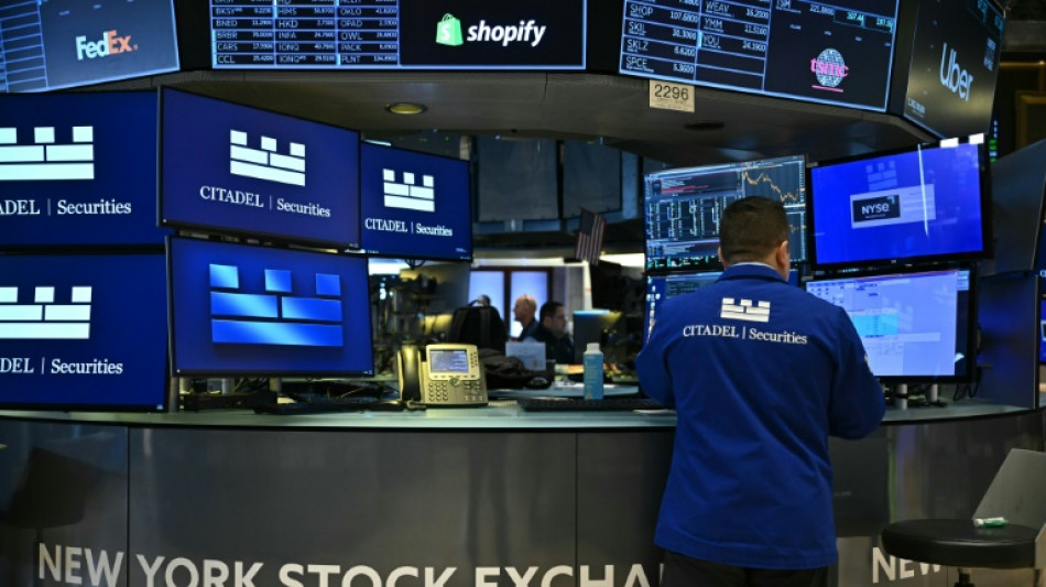 Wall Street &eacute;volue dans le rouge apr&egrave;s une ouverture &agrave; l'&eacute;quilibre