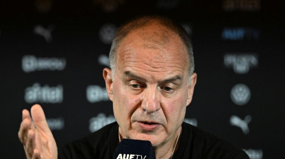 Bielsa avalia elenco do Uruguai para Copa Am&eacute;rica sem descartar Su&aacute;rez e Cavani