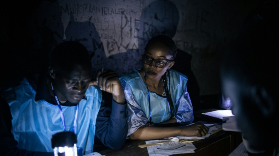 Elections en RDC: 2e jour de vote et 1ers r&eacute;sultats envisag&eacute;s vendredi
