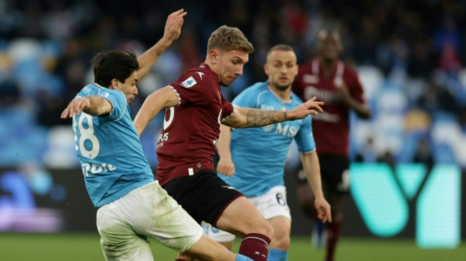 Napoli vence Salernitana nos acr&eacute;scimos e &eacute; sexto no Italiano