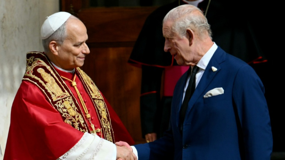 Papa Le&atilde;o XIV reza com rei Charles III em cerim&ocirc;nia in&eacute;dita desde o cisma anglicano