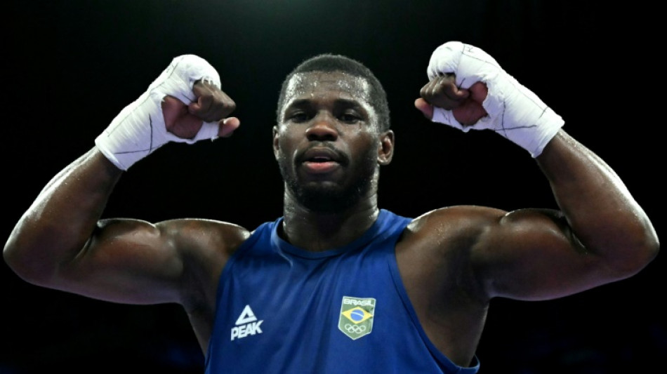 Wanderley 'Holyfield' Pereira vai &agrave;s quartas do boxe em Paris-2024