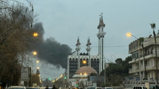 Ex&eacute;rcito s&iacute;rio bombardeia &aacute;reas curdas de Alepo que os combatentes se recusaram a evacuar