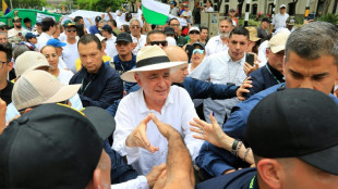 El expresidente Uribe niega el soborno de testigos en un histórico juicio en Colombia